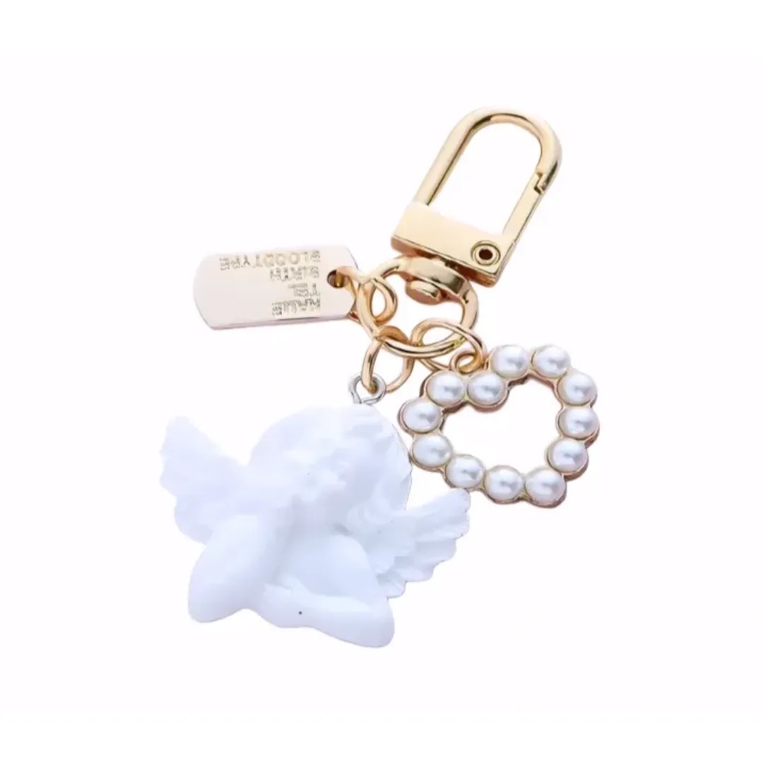 Prívesok na kľúče a kabelku Anjelik so srdiečkom