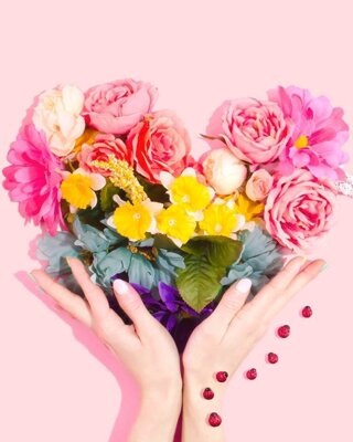Maľovanie podľa čísiel Kvetinové srdce v dlaniach